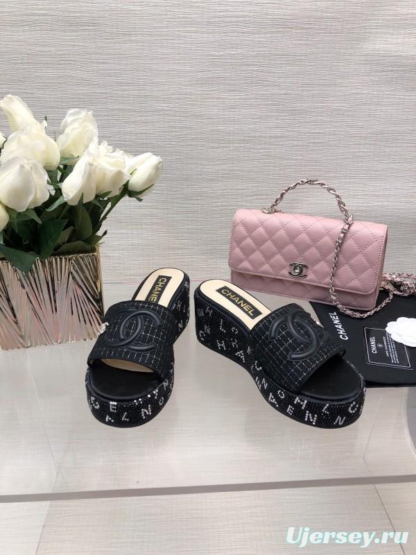 2025 Slippers CHANEL Black Fabric Slippers LY00320