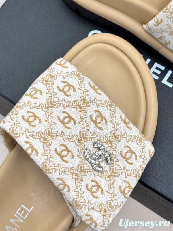 2025 Slippers Chanel Beige White Canvas Slippers