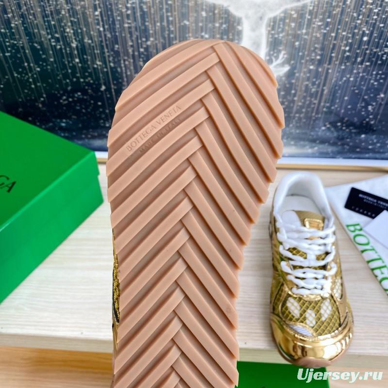 2025 Unisex Bottega Veneta Gold Lightweight Mesh Runner Sneakers Geometric Rubber Sole LY00310
