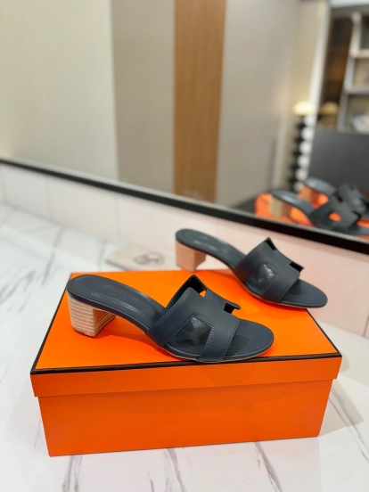 2025 Women Hermès Black Leather Heeled Slippers
