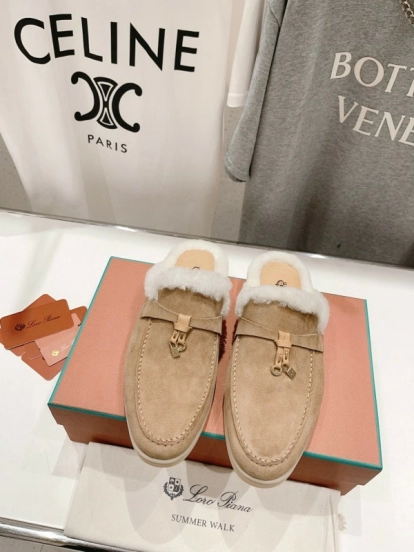 2024 Slippers LP Beige Suede Shearling MJ00310