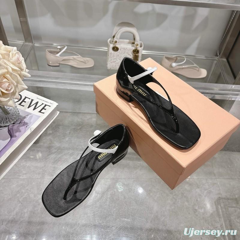 2025 Women Miu Miu Black Patent Leather T-strap Sandals With Contrast Strap KFY00289 (F)