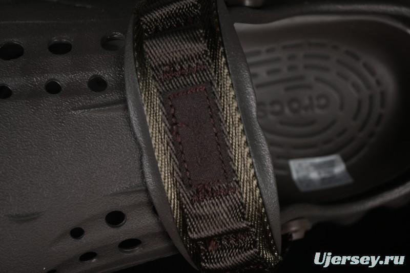 Crocs Bobs Flat Heel Closed Toe Slip-On Beach Clog Sandals - B.D4