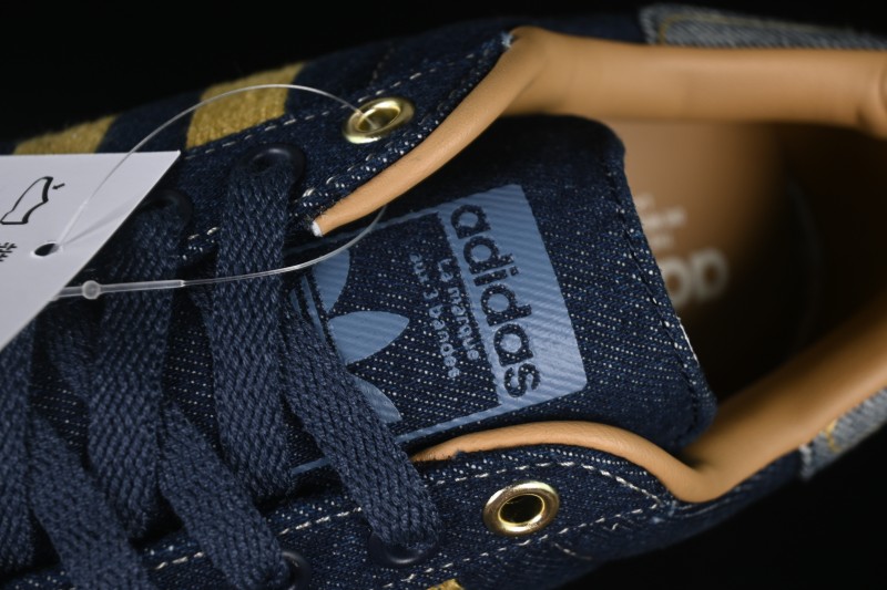 Adidas Superstar 82 Casual Sneakers with Shell Toe Design - JH5577