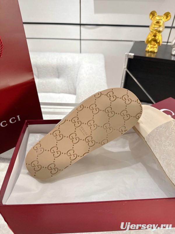 2025 Unisex Gucci Beige Embossed Leather Slippers Double G AS00240