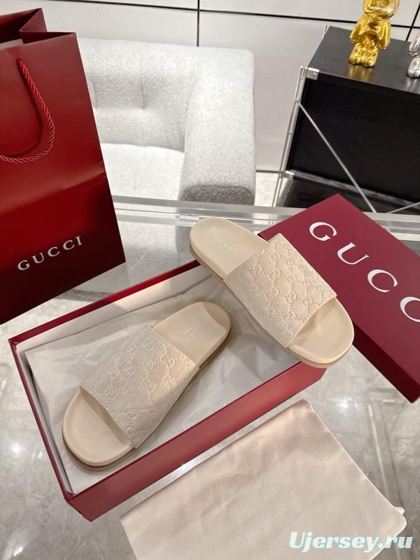 2025 Unisex Gucci Beige Embossed Leather Slippers Double G AS00240