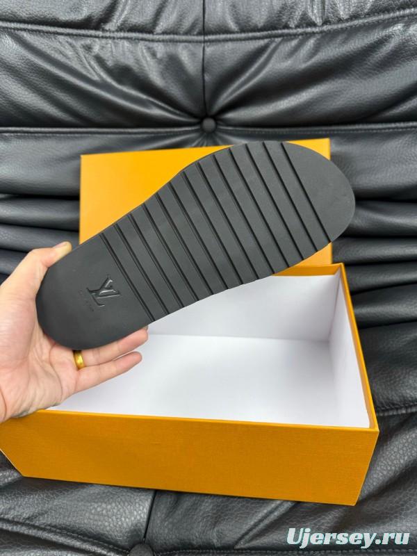 2025 Men Louis Vuitton Black Leather Slippers AS00170