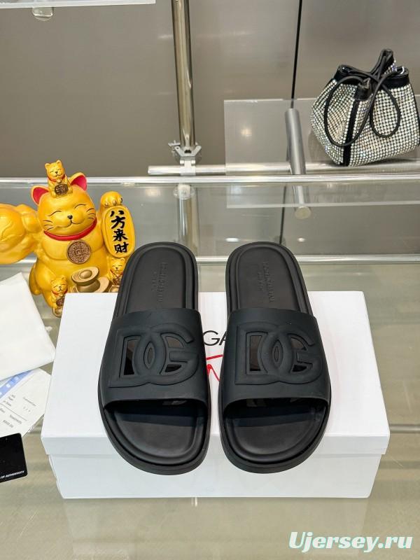 2025 Men Dolce & Gabbana Black Leather Slippers KFY00150