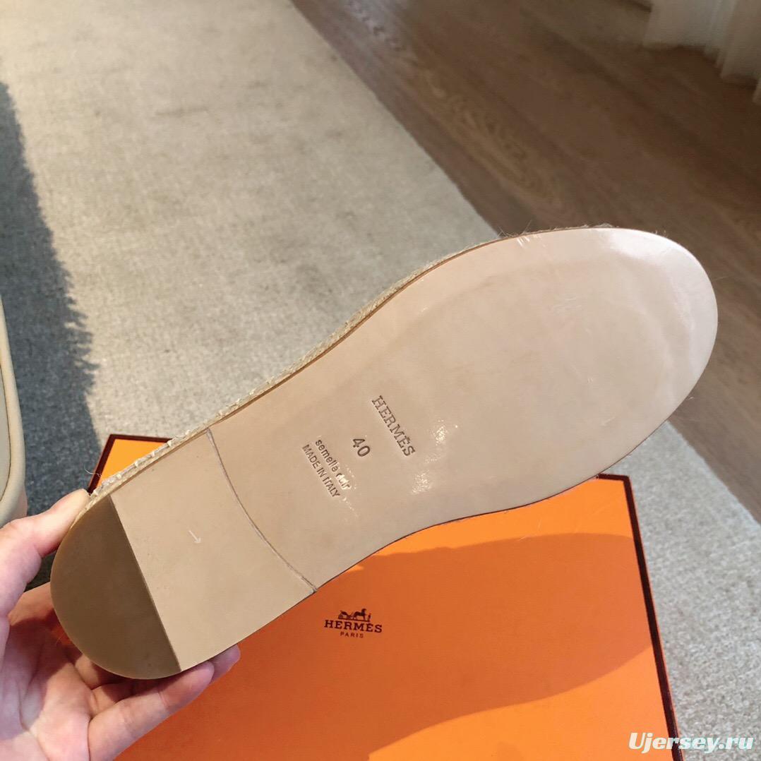 2025 Unisex Hermès White Calfskin Leather Loafers AS00380