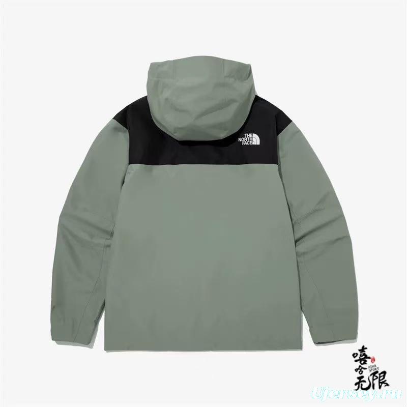 2025 The North Face Summit Series Technical Jacket - Cream/Black Colorblock with Dual-Zip Design
