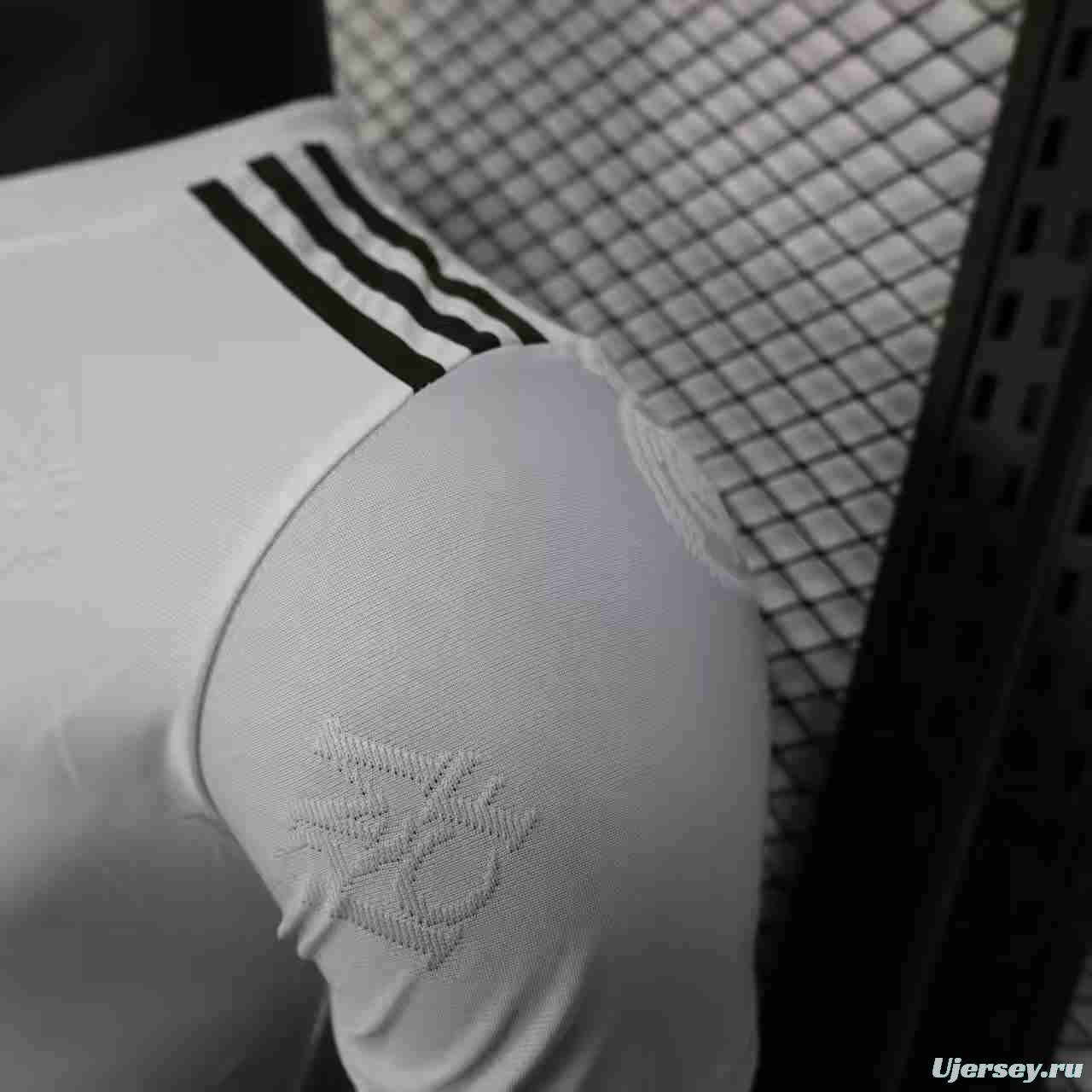 Player Version 25/26 Real Madrid White with Embossed Royal Crest Pattern Jersey