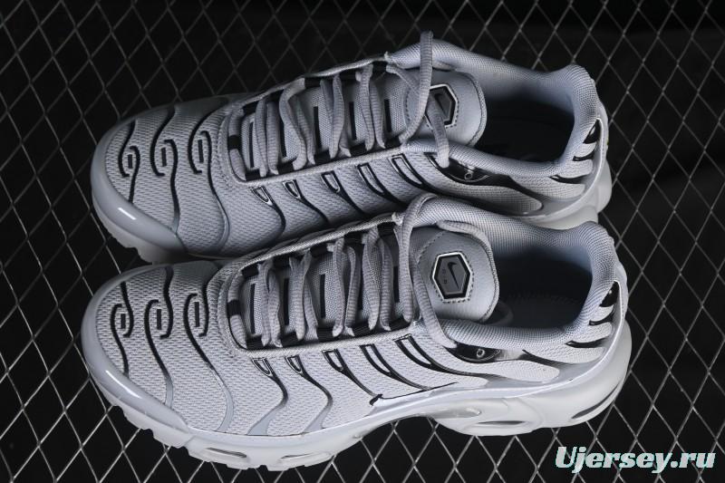 Nike Air Max Plus Retro Running Shoes with Air Cushion Technology - 852630-021