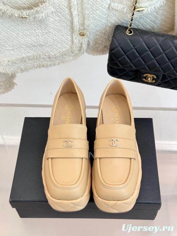 Chanel 25K Fall/Winter New Double C Platform Loafer Shoes with Waterproof Platform - KFY00320
