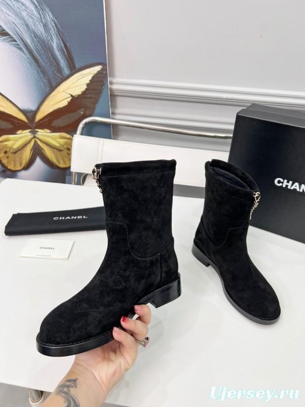 Chanel 2025 SS Quilted Leather Chain CC Emblem Flat Ankle Boots - LY00400