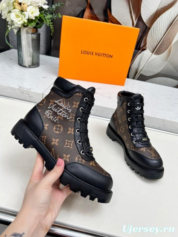 Louis Vuitton Territory Flat Boots with LV Circle Logo and Rubber Outsole - LY00310