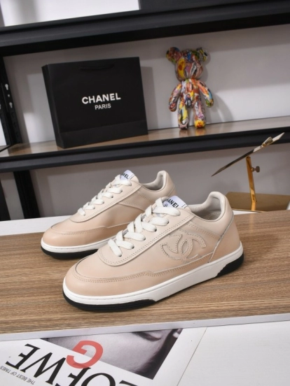 Chanel Classic Loafer with Gradient Logo and Platform Sole - KFY00350