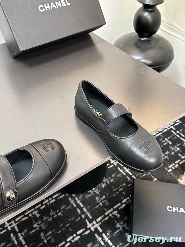 Chanel Quilted Slippers with Diamond Pattern Design - KFY00280