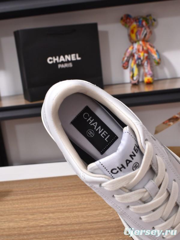 Chanel Loafers Classic Style with Gradient Logo and Platform Sole - KFY00350