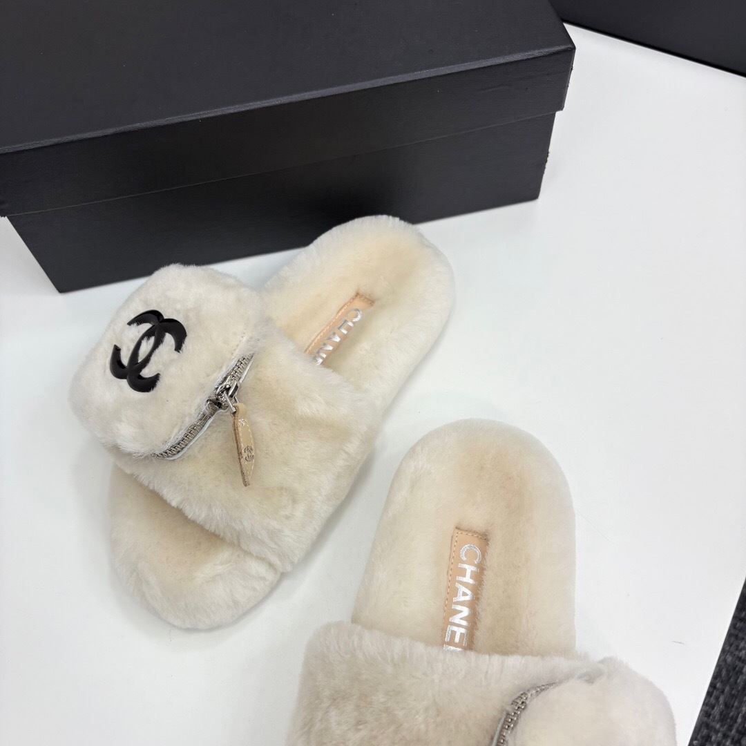 Chanel Spring/Summer 2025 Upgraded Fur Slippers with Rubber Sole - LY00270