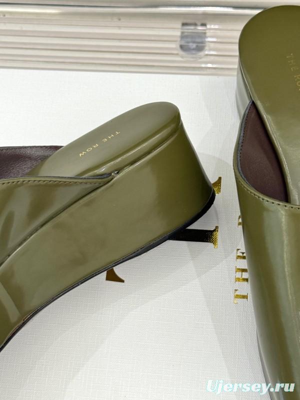 The Row Fall/Winter 2025 Platform Slides - KFY00280