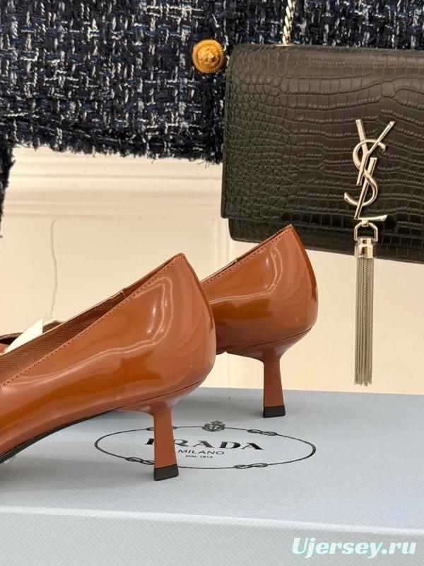 PRADA 2025 SS Catwalk Pointed Toe Kitten Heel Pumps - KFY00310