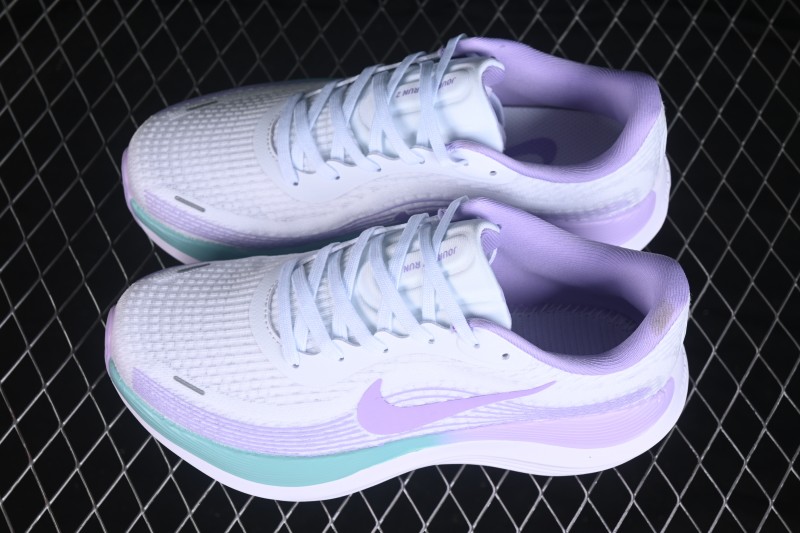 Nike Journey Run Low-Top Running Shoes with Cushioning and Traction - CN1136-100