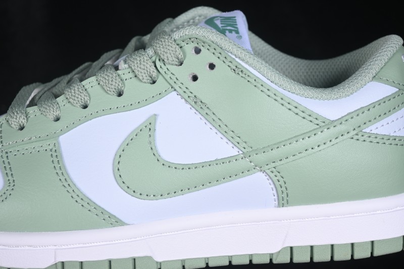 Nike SB Dunk Low Light Green Low-Top Skateboarding Shoes - IM6572-002