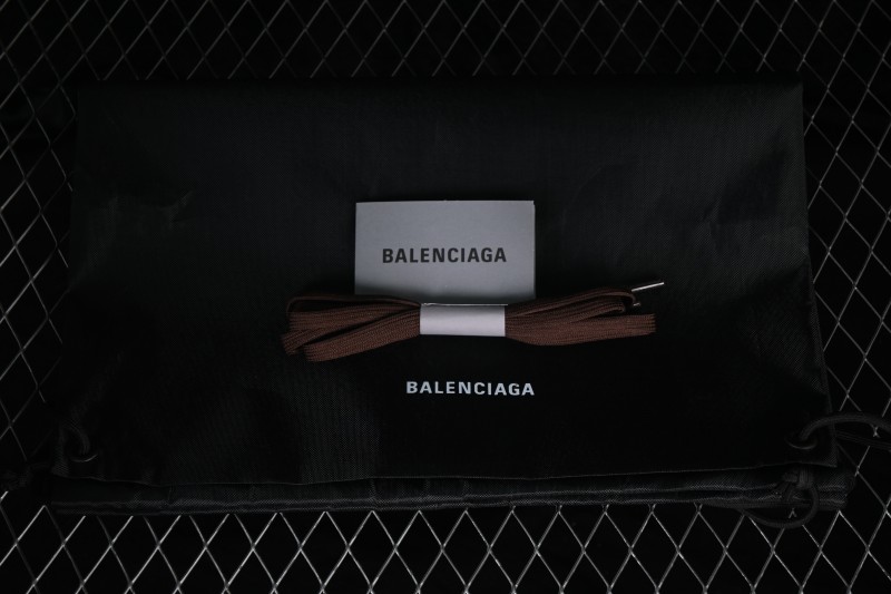 Balenciaga Hamptons Worn Out Retro Casual Sneakers with Distressed Design - WHPSU2290