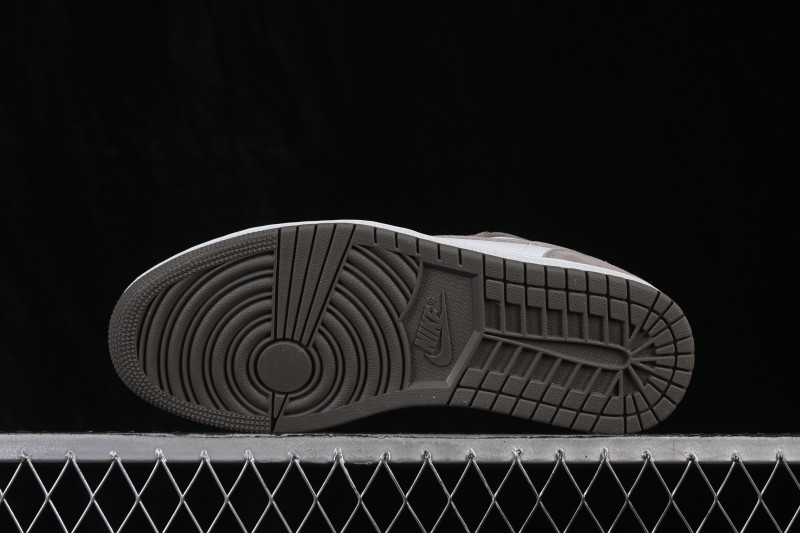 Nike Air Jordan 1 Low Retro Basketball Shoes with Classic Colorway and Durable Construction - 553558-046