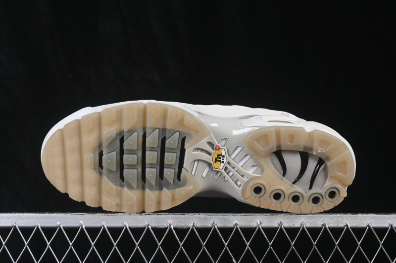 Nike Air Max Plus Retro Running Shoes with Full-Grain Leather and Tuned Air Cushioning - FD7855-002