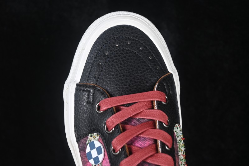 Vans Sk8-Low Casual Skateboarding Shoes with Detachable Badge Embellishments - VN0A4UUK6BT