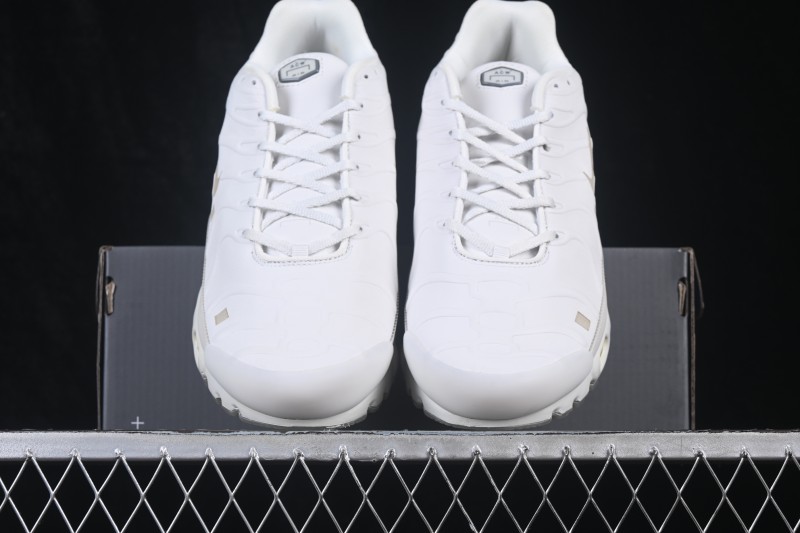 Nike Air Max Plus Retro Running Shoes with Full-Grain Leather and Tuned Air Cushioning - FD7855-002