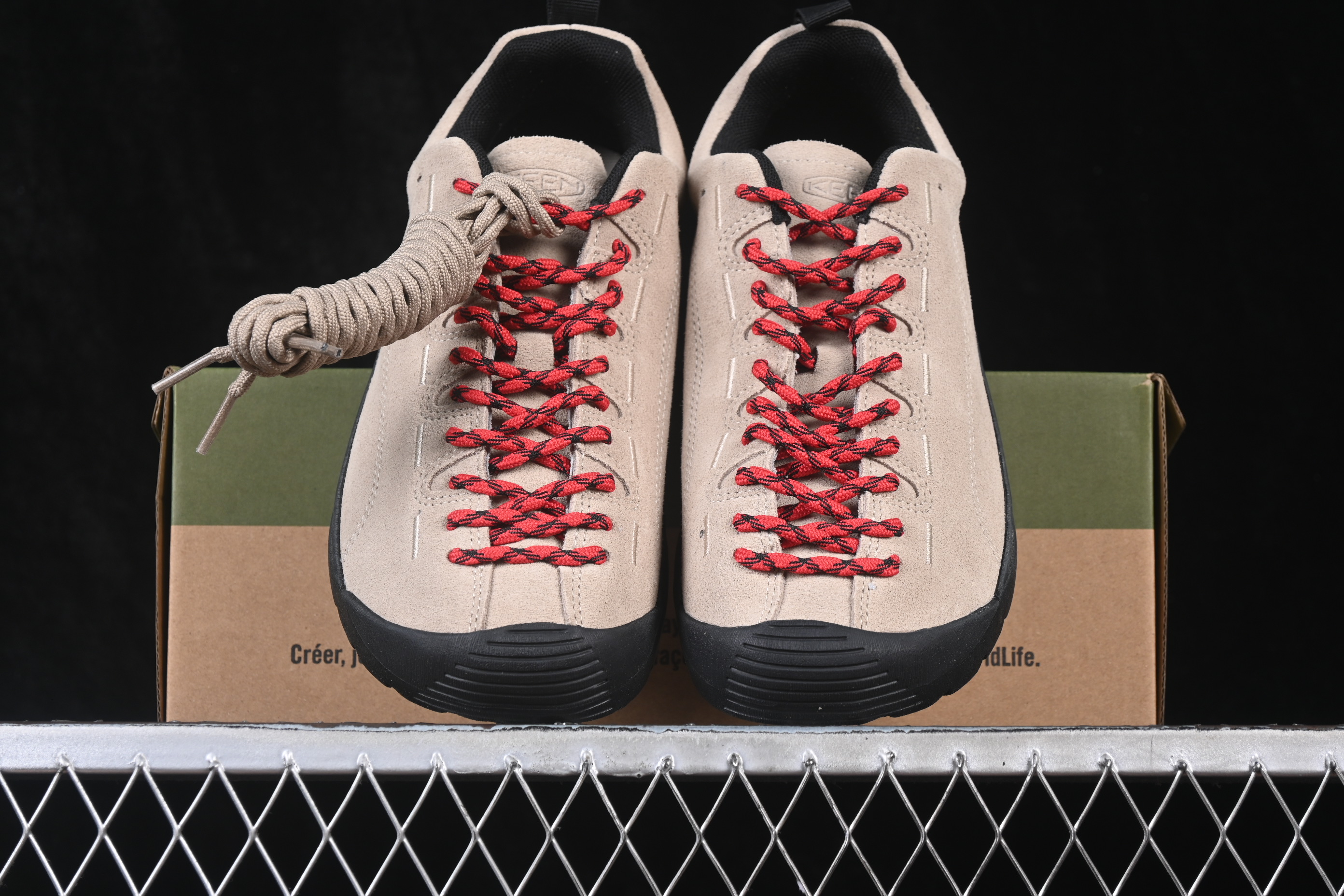 Keen Jasper Retro Outdoor Hiking Shoes with Premium Suede and Antimicrobial Lining - 1002672