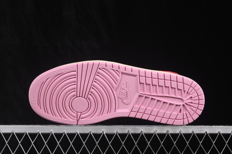 Nike Travis Scott x Air Jordan 1 Low OG Retro Basketball Shoes with Reverse Swoosh Design - IQ7604-101
