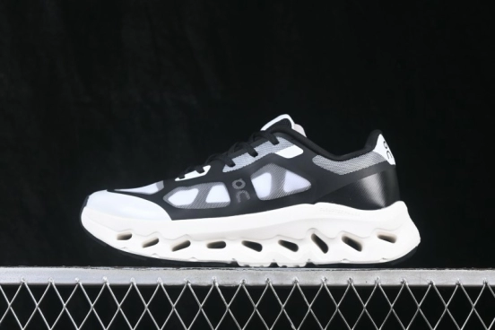 On Cloudtilt Comfortable Anti-Slip Durable Low-Top Casual City Commuting Running Shoes - Black White