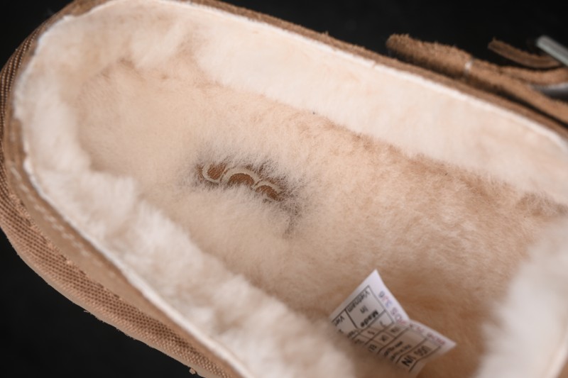 UGG Golden Family Solid Color Round Toe Slippers - 1180251 CHE