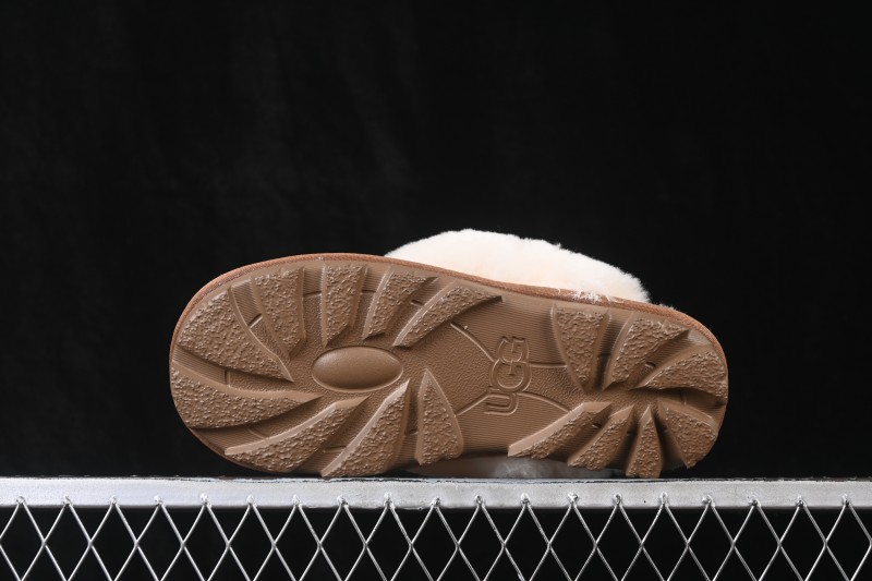 UGG Slipper Evolution Comfortable Flat No Special Function Closed Toe Slippers - 1180 Chestnut